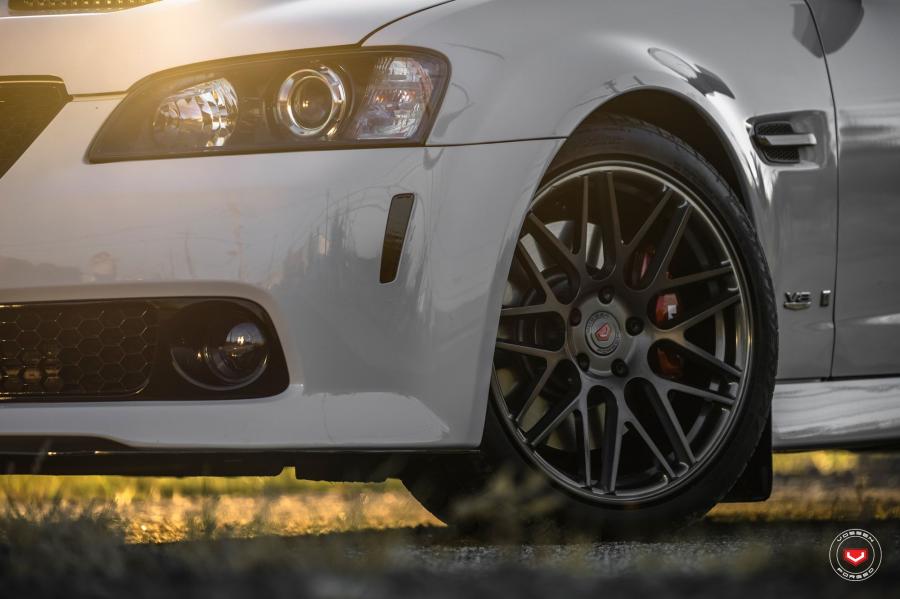Детали экстерьера Pontiac G8 GXP on Vossen Wheels (VPS-314) 2017 года  (фото 12 из 35)